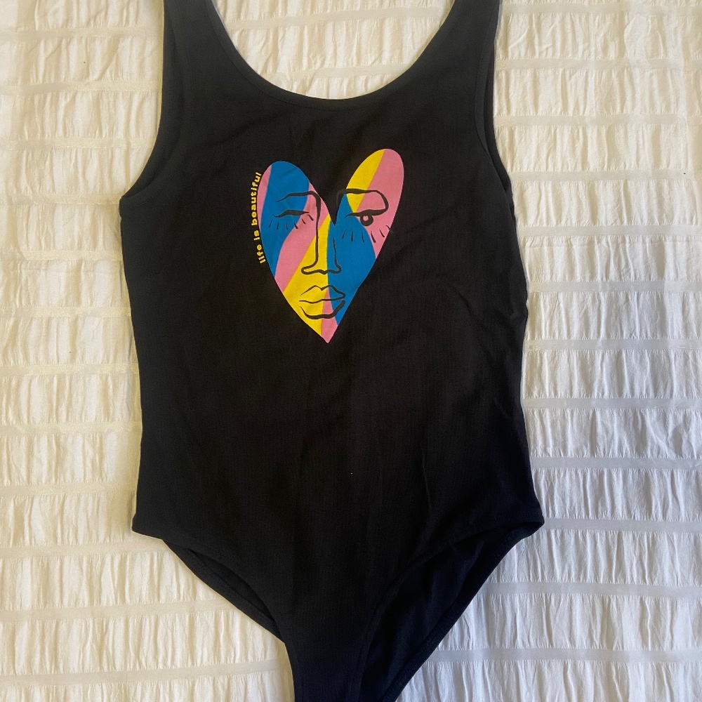 Life Is Beautiful Heart Logo Bodysuit, Size 4